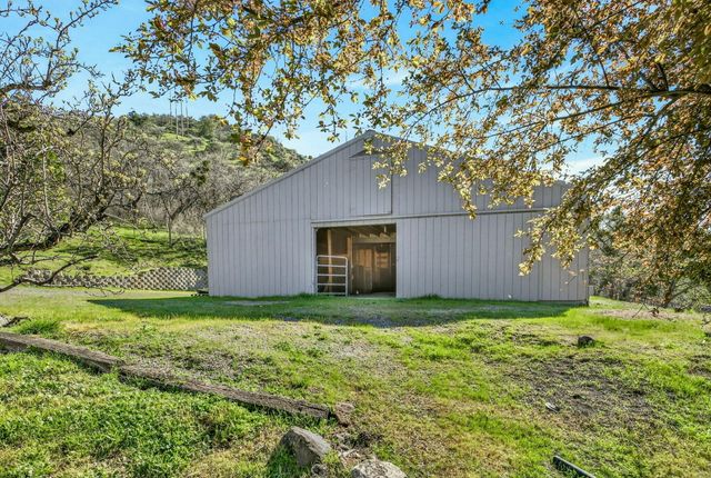 6023 Hillcrest Road, Medford, OR 97504