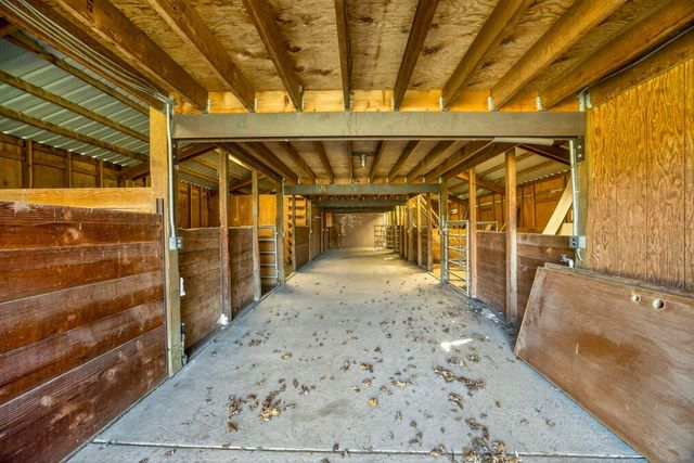 6023 Hillcrest Road, Medford, OR 97504