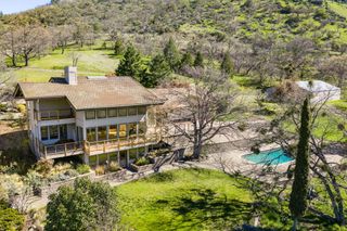 6023 Hillcrest Road, Medford, OR 97504