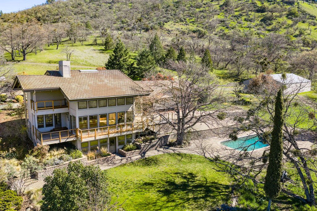 6023 Hillcrest Road, Medford, OR 97504