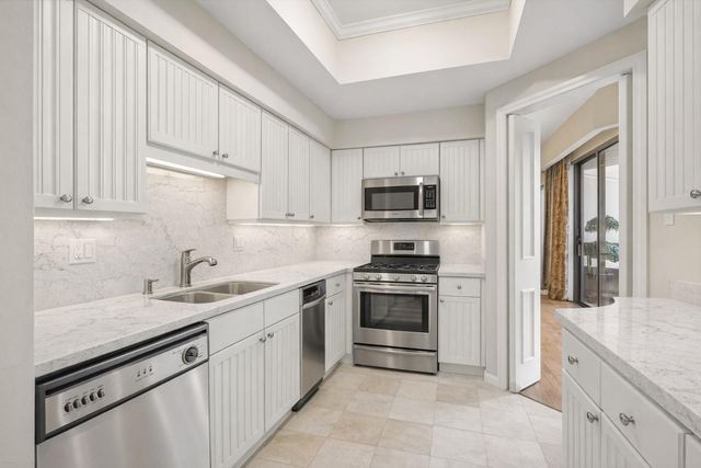 101 Westcott Street 305, Houston, TX 77007