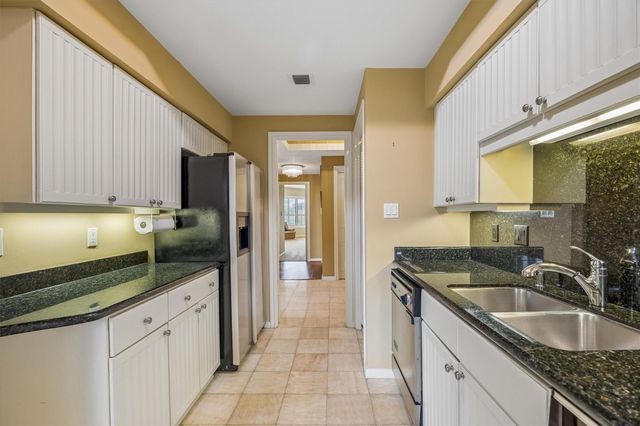 101 Westcott Street 305, Houston, TX 77007