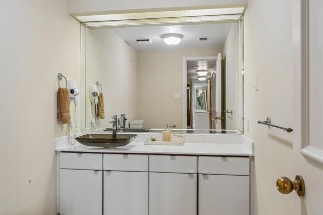 101 Westcott Street 305, Houston, TX 77007