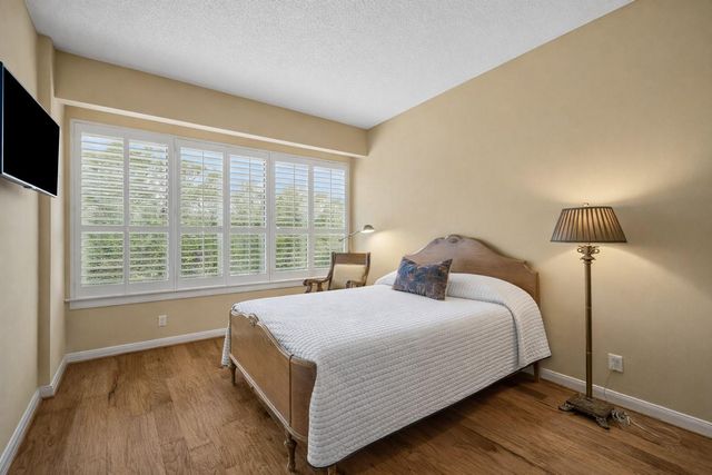 101 Westcott Street 305, Houston, TX 77007