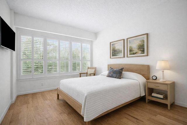 101 Westcott Street 305, Houston, TX 77007