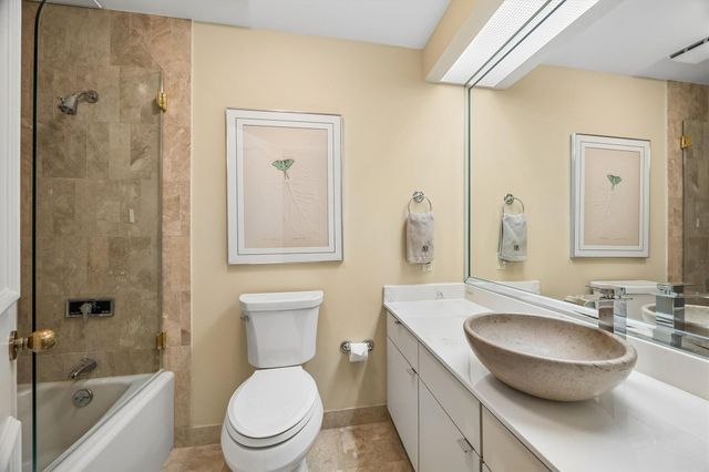 101 Westcott Street 305, Houston, TX 77007