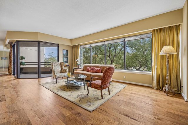 101 Westcott Street 305, Houston, TX 77007