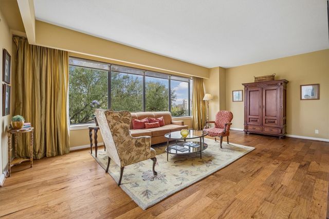 101 Westcott Street 305, Houston, TX 77007