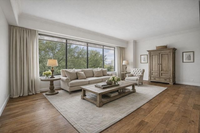 101 Westcott Street 305, Houston, TX 77007