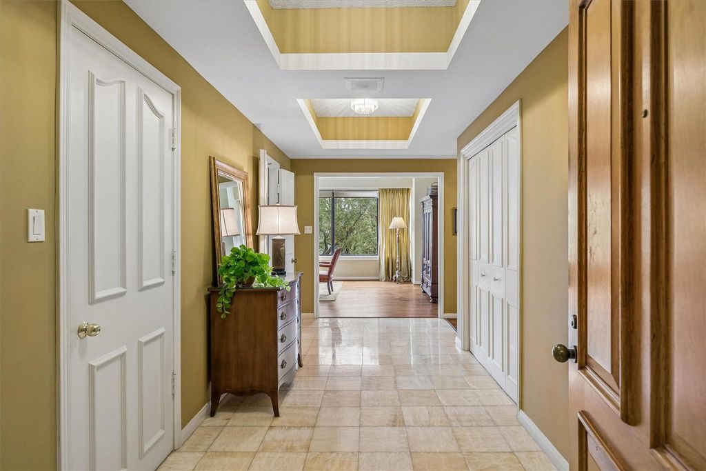 101 Westcott Street 305, Houston, TX 77007