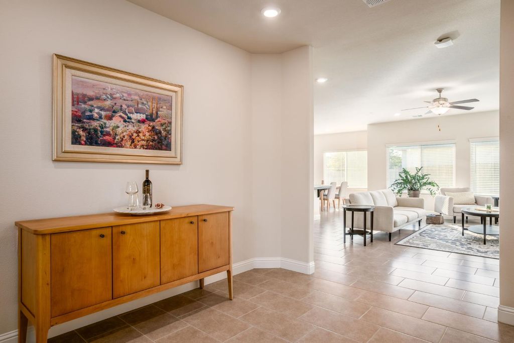 Image 11 of property listing at 1797 Clearwater Street, Tulare, CA 93274