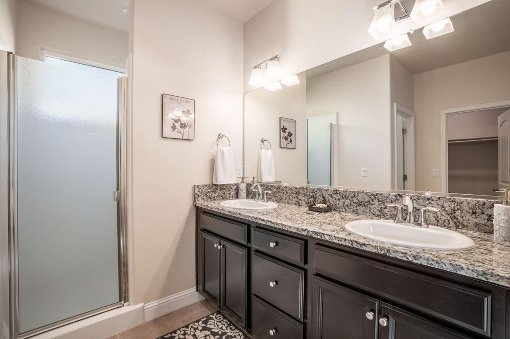 Image 15 of property listing at 1797 Clearwater Street, Tulare, CA 93274