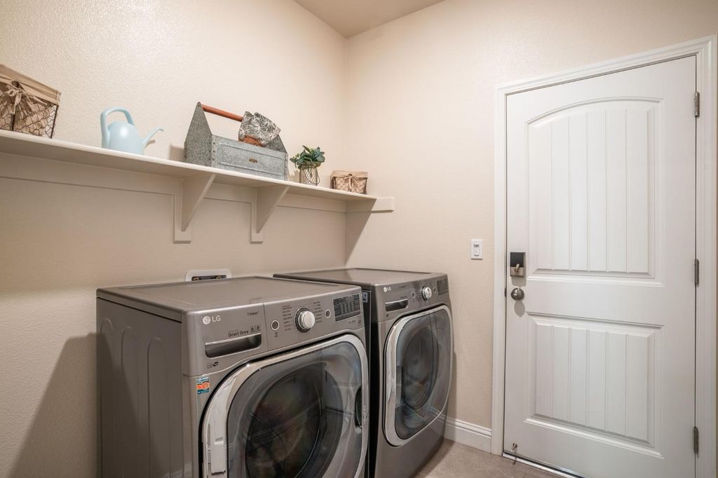 Image 19 of property listing at 1797 Clearwater Street, Tulare, CA 93274