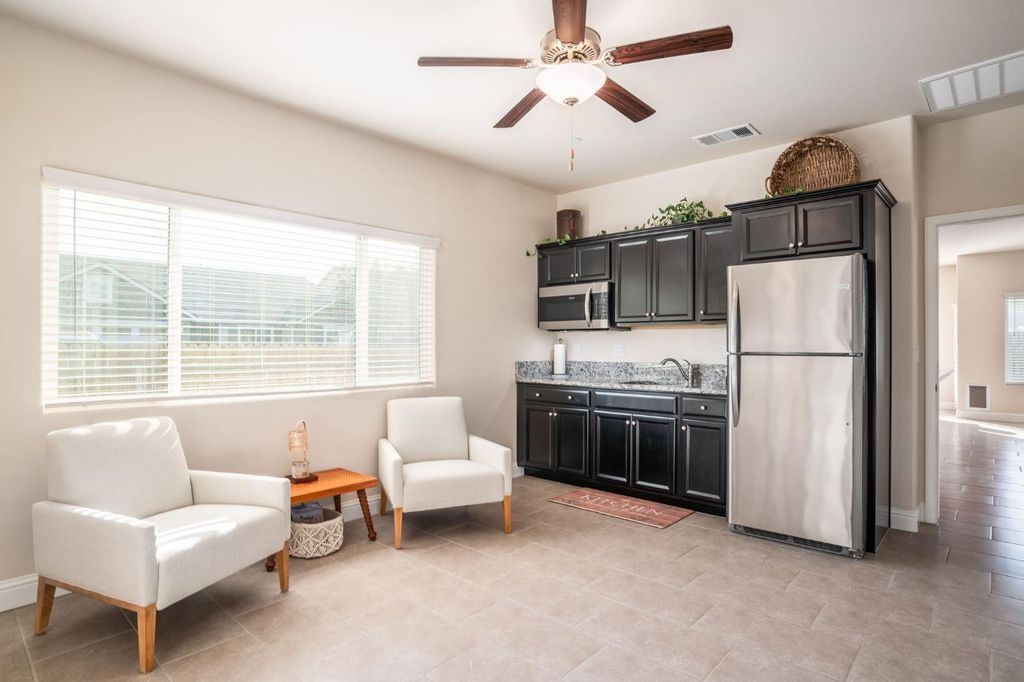 Image 23 of property listing at 1797 Clearwater Street, Tulare, CA 93274