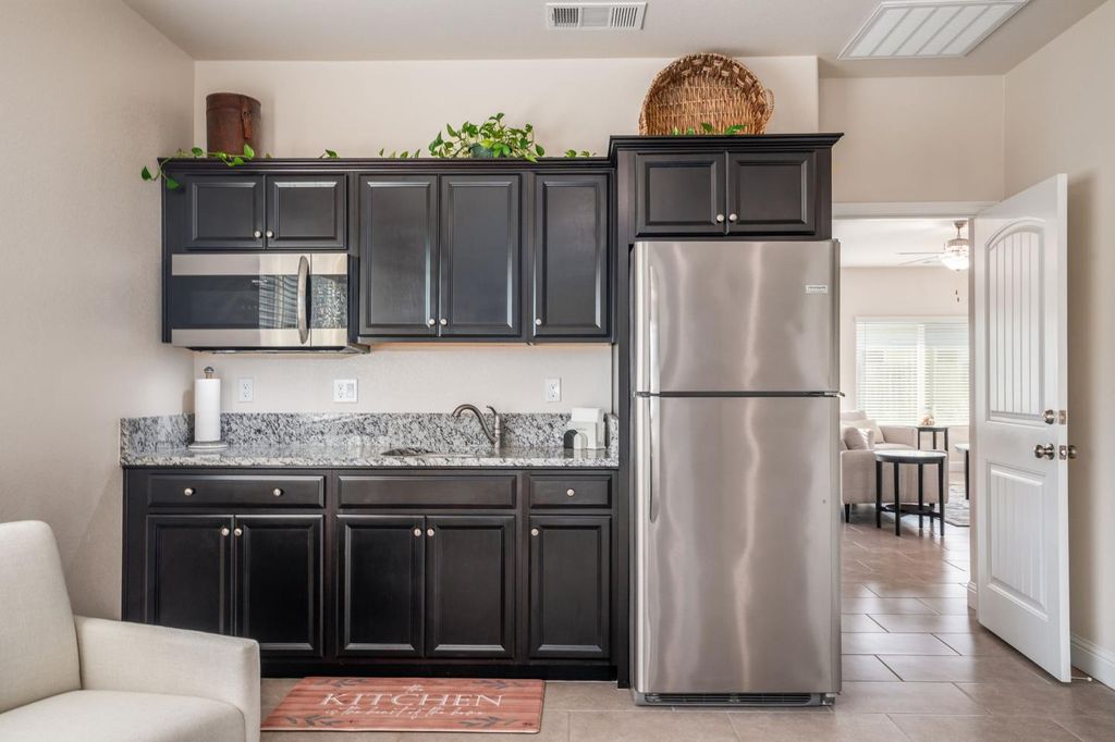 Image 25 of property listing at 1797 Clearwater Street, Tulare, CA 93274