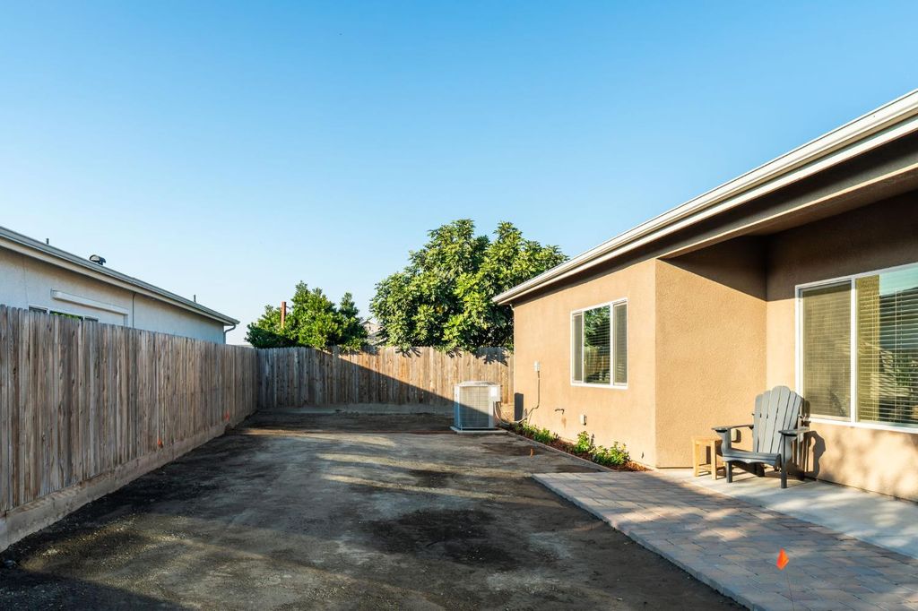 Image 29 of property listing at 1797 Clearwater Street, Tulare, CA 93274