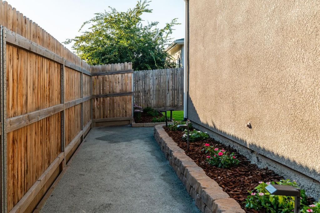 Image 30 of property listing at 1797 Clearwater Street, Tulare, CA 93274