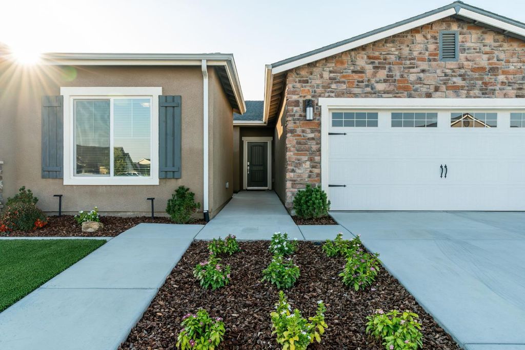 Image 36 of property listing at 1797 Clearwater Street, Tulare, CA 93274