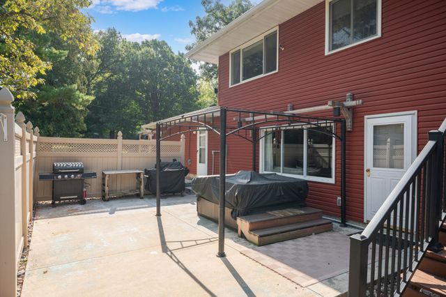 1715 35th Street NE, Rochester, MN 55906