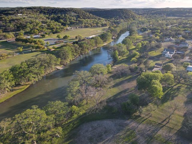 140 Evening View Point, Ingram, TX 78025