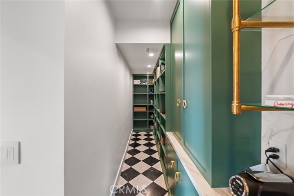 4017 Nogales, Tarzana (los Angeles), CA 91356