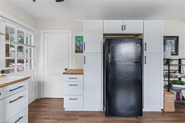 800 W Academy Street, Winston-salem, NC 27101