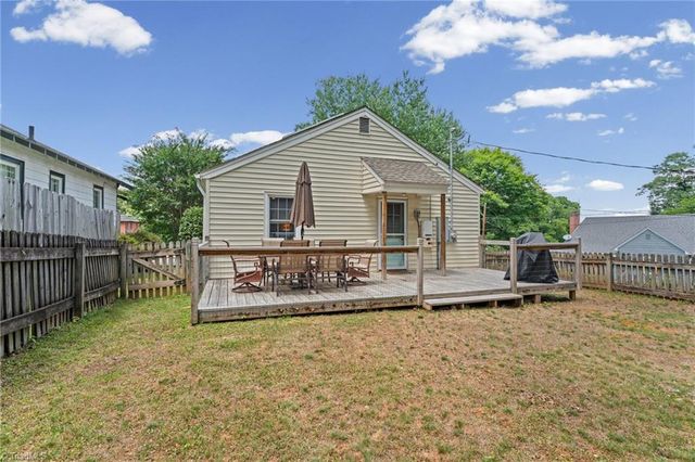 800 W Academy Street, Winston-salem, NC 27101