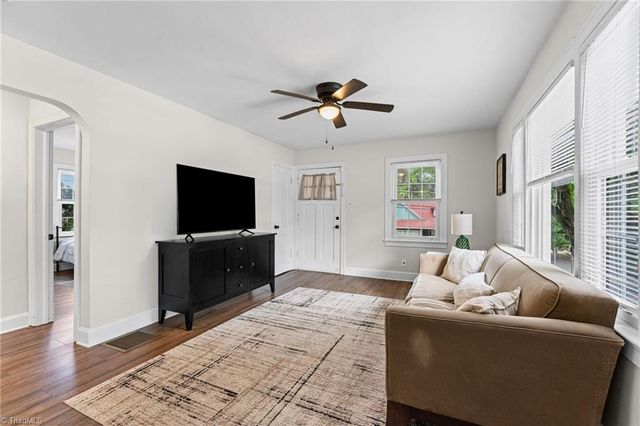 800 W Academy Street, Winston-salem, NC 27101