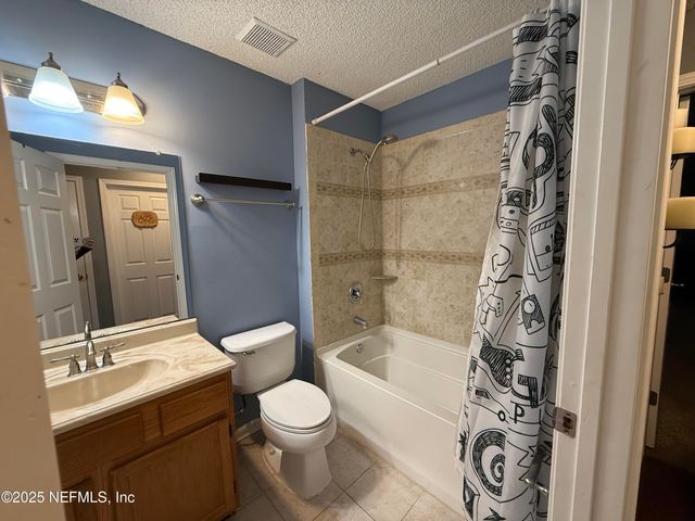 3385 SHAUNA OAKS Circle E, Jacksonville, FL 32277