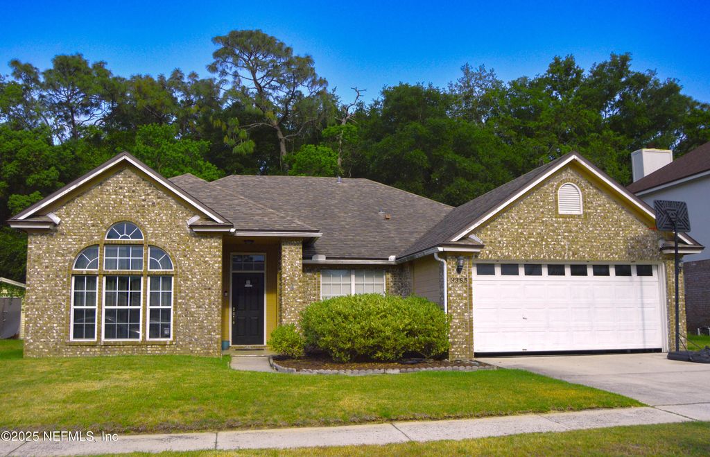 3385 SHAUNA OAKS Circle E, Jacksonville, FL 32277