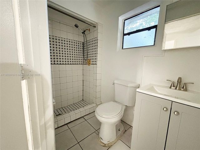 560 SW 50th Ter, Margate, FL 33068