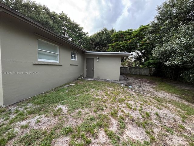 560 SW 50th Ter, Margate, FL 33068