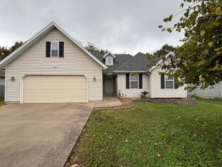 1623 South Burks Avenue, Springfield, MO 65807