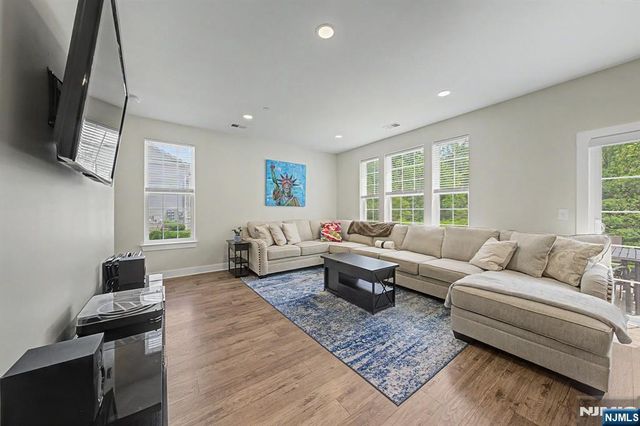411 Parkview Lane, Rockaway Township, NJ 07866