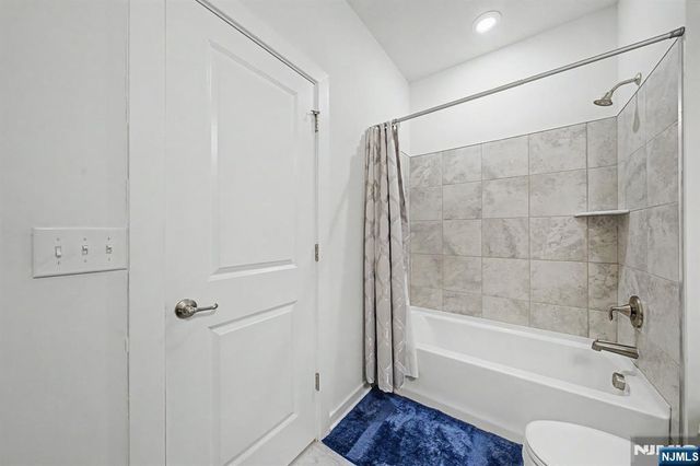 411 Parkview Lane, Rockaway Township, NJ 07866