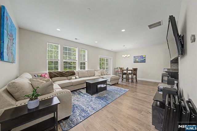 411 Parkview Lane, Rockaway Township, NJ 07866