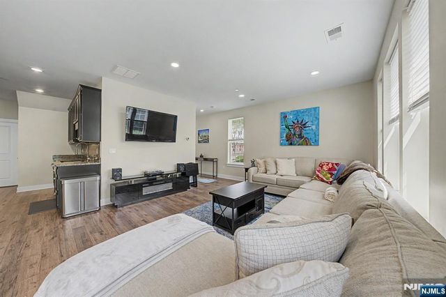 411 Parkview Lane, Rockaway Township, NJ 07866