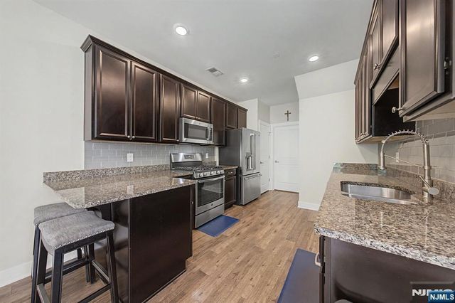 411 Parkview Lane, Rockaway Township, NJ 07866