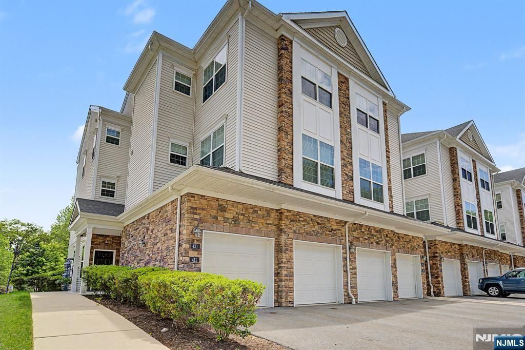 411 Parkview Lane, Rockaway Township, NJ 07866