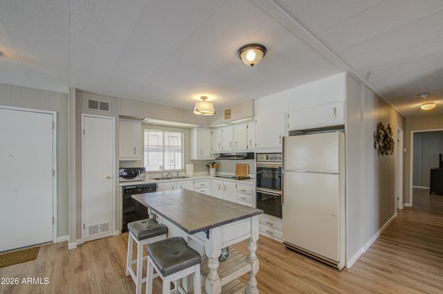 2305 N DEMARET Drive, Mesa, AZ 85215