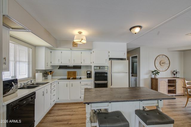 2305 N DEMARET Drive, Mesa, AZ 85215