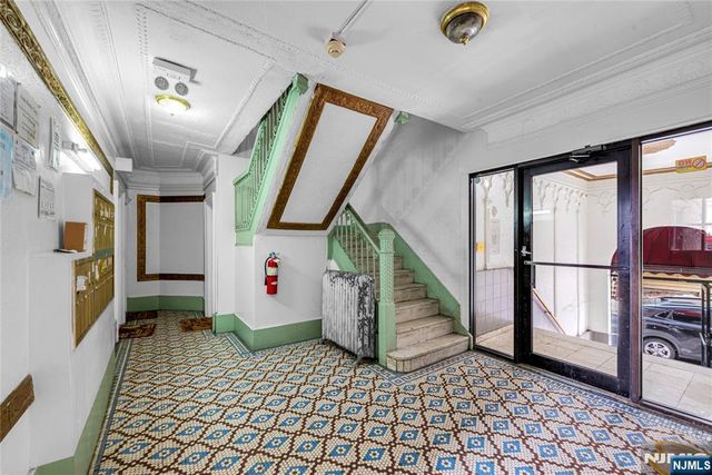 527 34th Street D2, Union City, NJ 07087