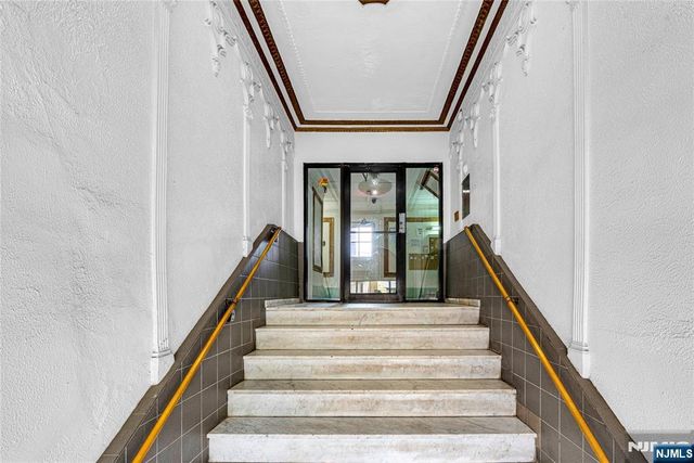 527 34th Street D2, Union City, NJ 07087