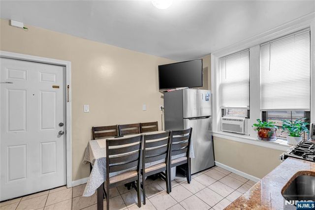 527 34th Street D2, Union City, NJ 07087