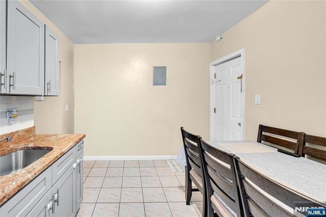 527 34th Street D2, Union City, NJ 07087