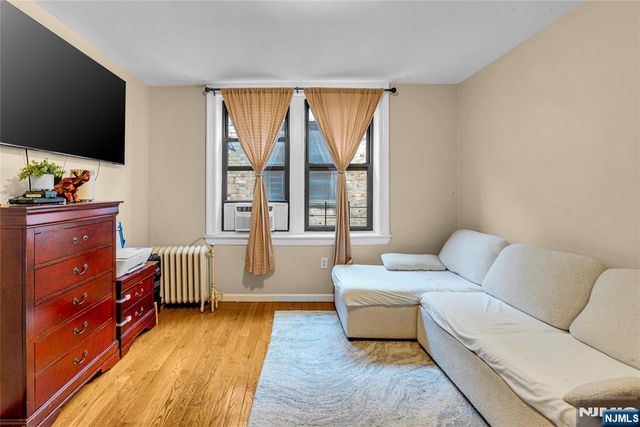 527 34th Street D2, Union City, NJ 07087