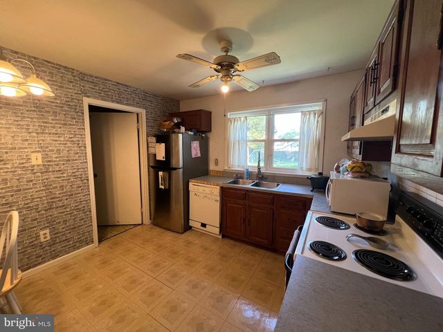 56 ABERDALE LN, Sicklerville, NJ 08081