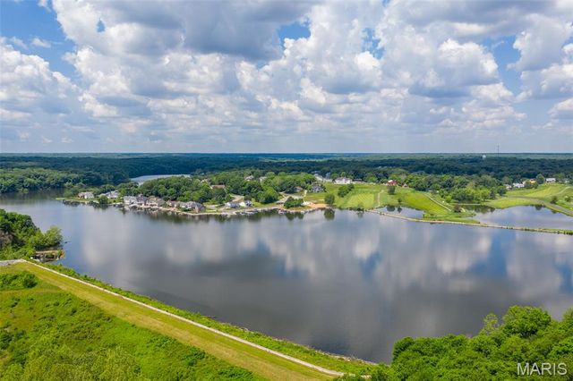 10465 Village Lane, Foristell, MO 63348