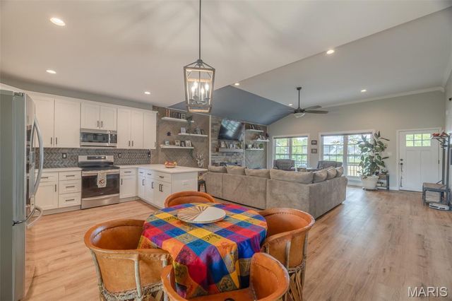 10465 Village Lane, Foristell, MO 63348