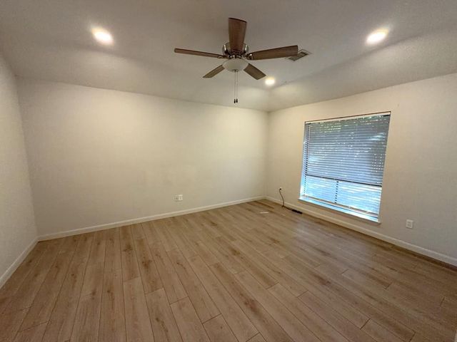 218 Bedford Lane, Conroe, TX 77303